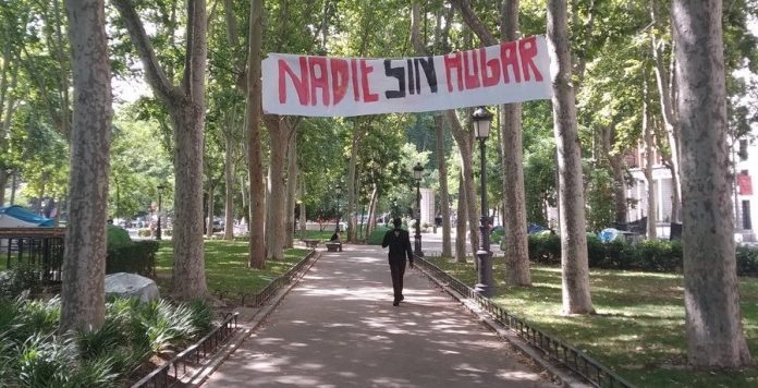 pancarta NADIE SIN HOGAR